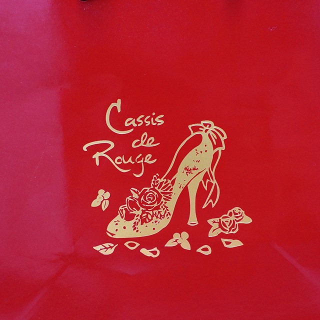 Cassis de Rouge様のショッパー紙袋の印刷部分を拡大した写真